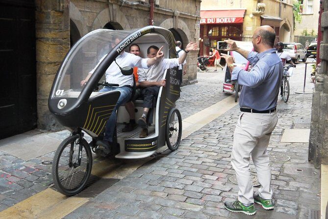 1 or 2-Hour Pedicab tour of Lyon - Meeting at Place Bellecour: what to expect from the start