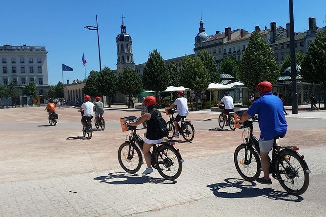 2h - Electric Bike Tour of Lyon with a Local Guide - Rhône bike-only banks and the Croix-Rousse tunnel moment