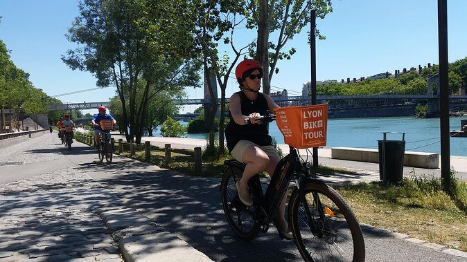 3h - Electric Bike Tour of Lyon with a Local Guide - Meeting on Quai Romain Rolland: start point and rhythm