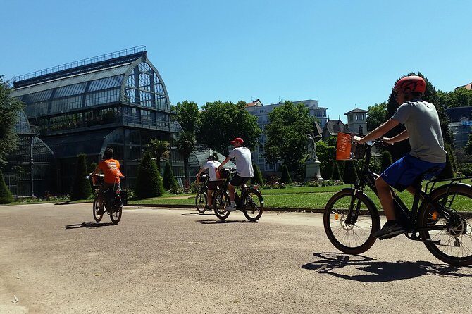 4h Complete Lyon Experience: E-Bike, Food Tasting & Old Town Walk - UNESCO Old Town by foot: traboules, Terreaux square, and Lyon art