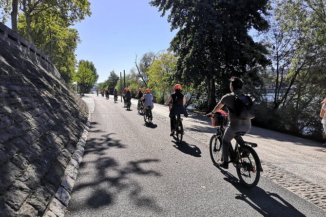 4h Complete Lyon Experience: E-Bike, Food Tasting & Old Town Walk - Pacing and group size: how the day stays relaxed