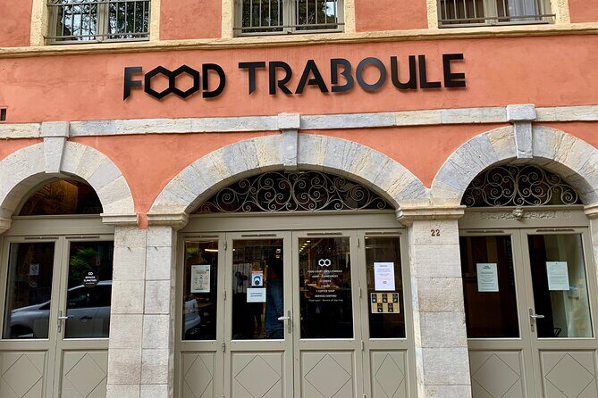Audio-guided tour of Old Lyon - La Longue Traboule and the Food Traboule: the silk corridors you can actually picture