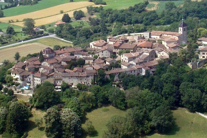 Beaujolais & Perouges Medieval Town (9:00 am to 5:15 pm - Small Group Tour Lyon - Small-group rhythm: Bellecour Square to Beaujolais country