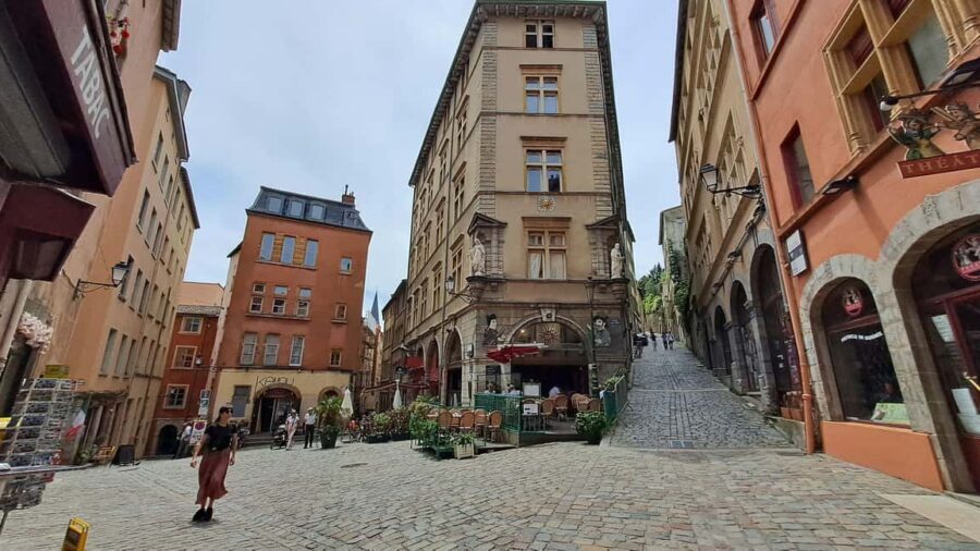 Big traboules in Little Lyon : private walking tour - Meeting at Bellecour and Getting Oriented Without the Hassle