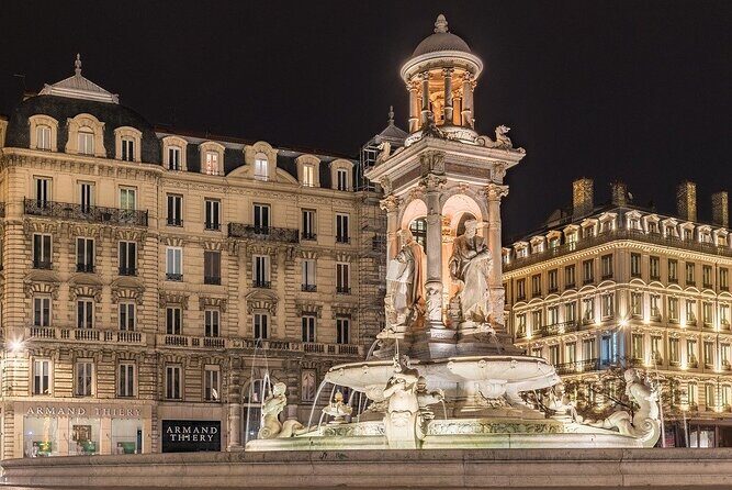 Discorver Lyon in a Private tour with your driver - Place des Terreaux and Lyon City Hall: architecture and easy wandering