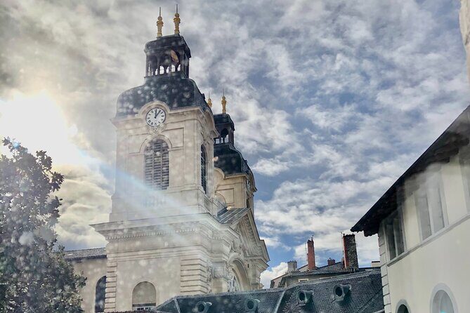 Discorver Lyon in a Private tour with your driver - Place des Jacobins fountain and Grand Hôtel-Dieu: ending with big Lyon energy