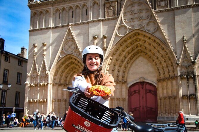 E-bike Tour by ComhiC - The Highlights - 3h - Parc de la Tête d’Or: Greenhouses, Roses, and a Quick Zoo Stop