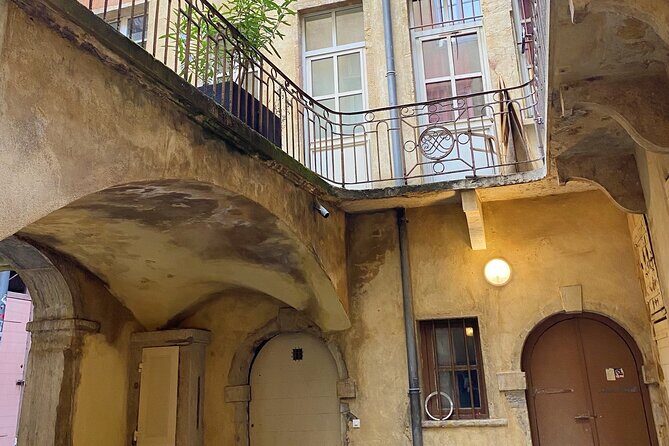 Embark on an aperitif journey through the old town - Price and value: what $76.82 buys you in Lyon