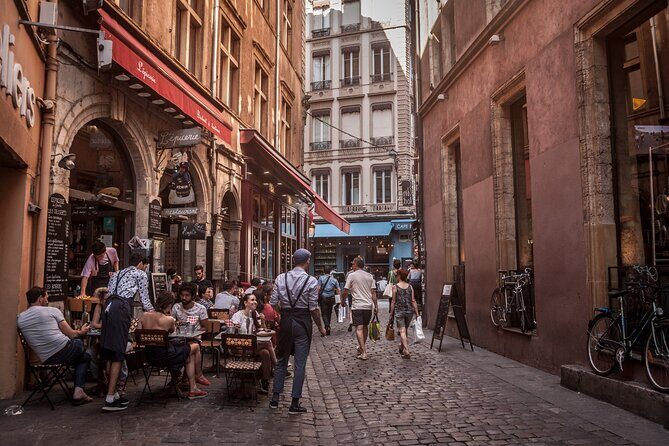 Food Tour in Lyon – A Full Taste of France by Do Eat Better - Stop 4: Vieux Lyon Praluline at a Boulangerie Since 1948