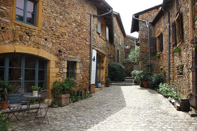 Full-Day Beaujolais Wine Tour - Picnic Lunch Included - Denice tastings at a family-owned winery