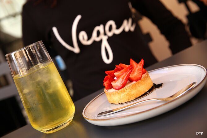 Gourmet Vegan Private Tour of Lyon 3 hours - Place de la Croix-Rousse: starting on the Red Cross plateau