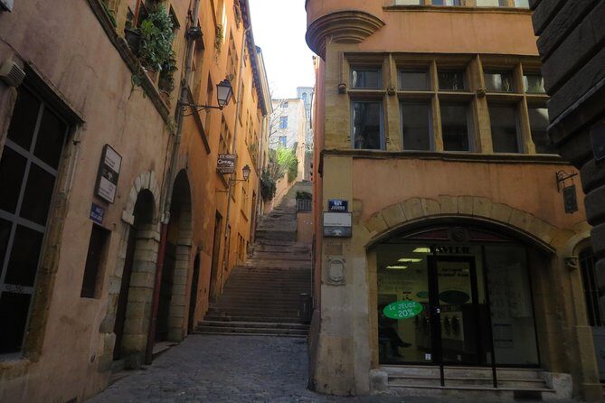 Highlights and Hidden Gems of Lyon Guided Walking Tour (English) - Croix-Rousse in 15 minutes: silk history you can picture