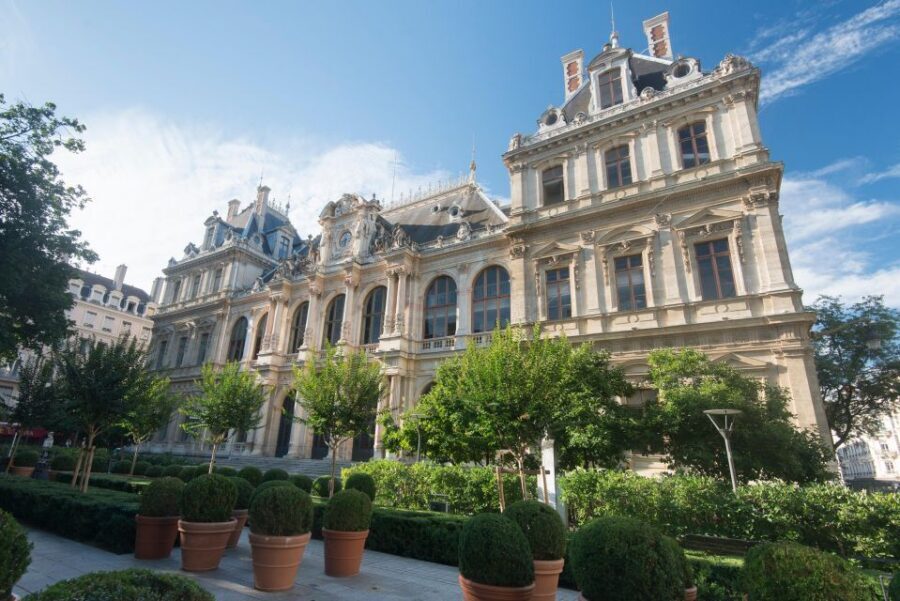 Historical and naughty tour of Lyon in french - Doctors, Positions, and 19th-Century Advice on Pleasure