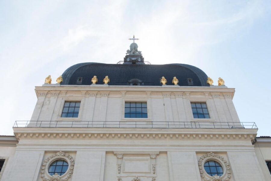 Historical and naughty tour of Lyon in french - Place des Terreaux to the Grand Hôtel-Dieu: The Peninsula Route as a Storyline