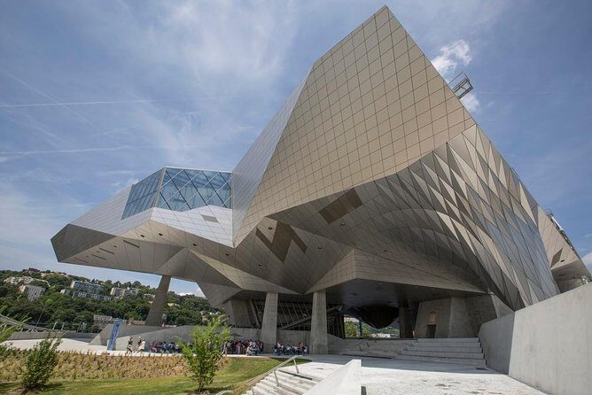 Lyon City Card Public Transportation & 40 attractions - Unlimited transit: the real superpower in a hilly city