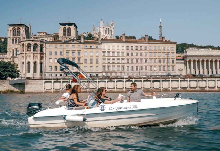 Lyon: Electric Boat Rental Without a License - How a No-License Electric Boat Rental Plays Out in Lyon