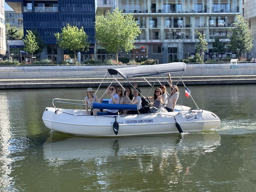 Lyon: Electric Boat Rental Without a License - Maneuvering and Safety: What to Expect When You’re Driving
