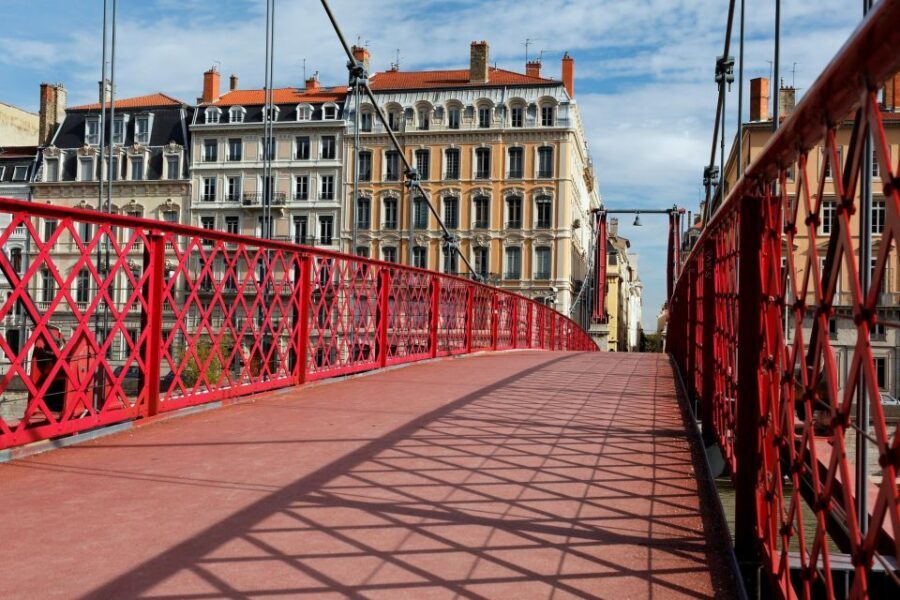 Lyon: Express Walk with a Local in 60 minutes - Starting in Place de la Bourse: the Lyon orientation trick