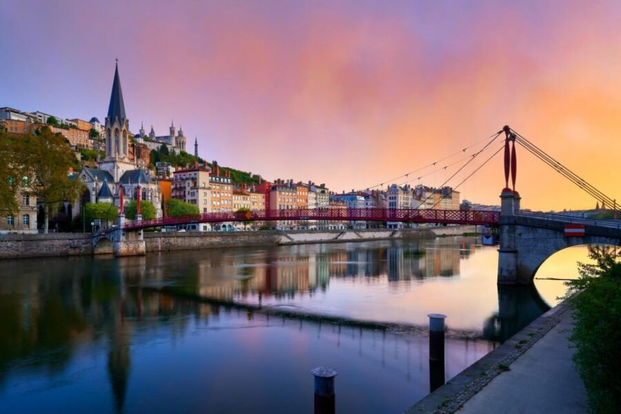 Lyon: Express Walk with a Local in 60 minutes - Local food-and-bar guidance: the part that extends past the walk