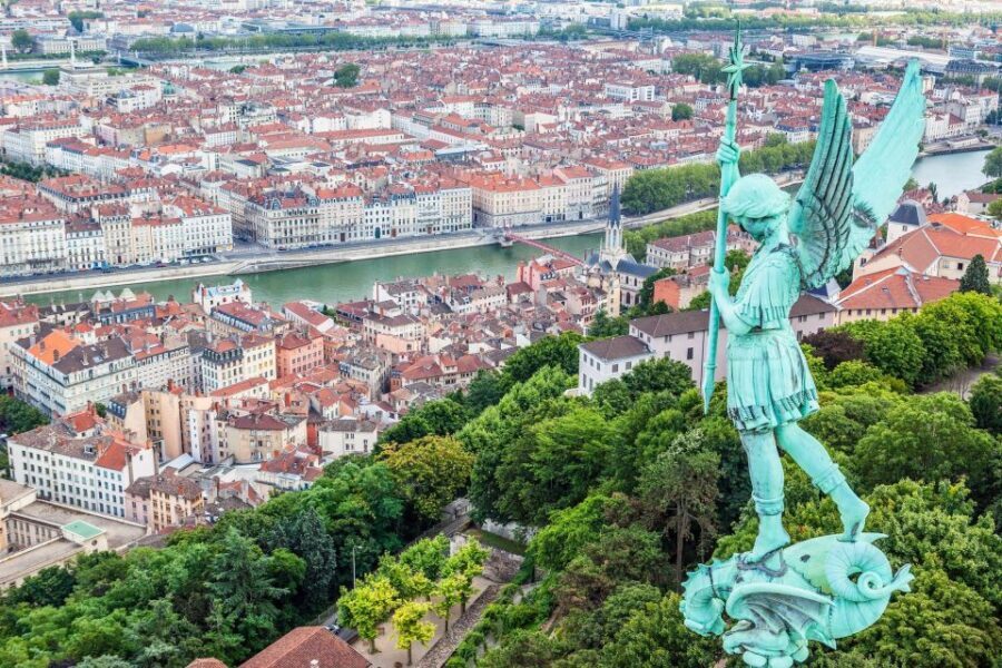 Lyon: Express Walk with a Local in 60 minutes - Should you book this Lyon Express Walk with a Local?
