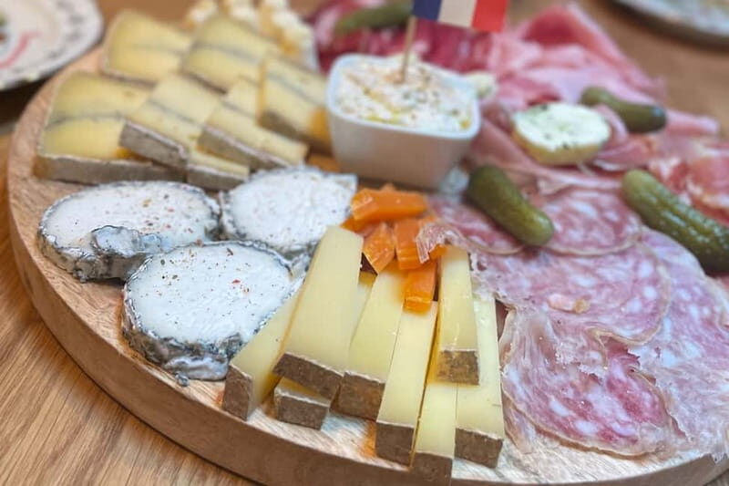 Lyon: Guided Food Tour with Tastings - Neighborhood strolling: learning the city while you walk