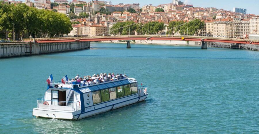 Lyon: Guided Sightseeing Cruise - The 60-minute route: Vieux Lyon to the confluence zone