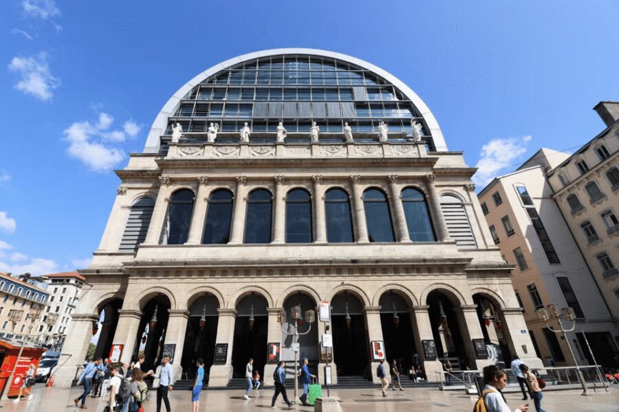 Lyon: Guided tour of Lyon - Along the Saône River into Old Lyon’s medieval core