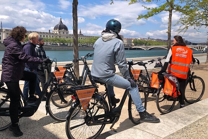 Lyon: Highlights Bike Tour - Hôtel-Dieu de Lyon: the first stop that sets the tone