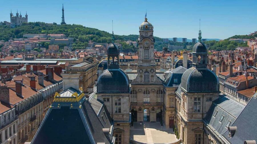 Lyon: Old District Private Guided Walking Tour - Entering Vieux Lyon from Saint-Jean: a tight 2-hour route