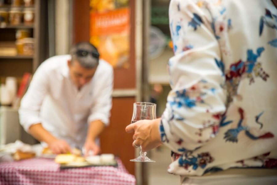 Lyon: Old Town Food Tour - Saint-Jean District and Cathedral Area: Where the Stories Start