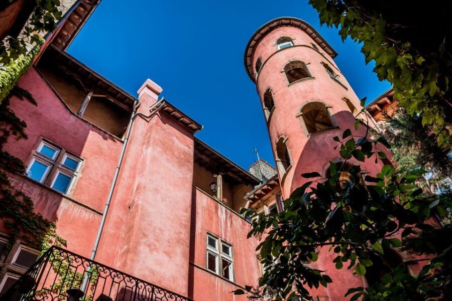 Lyon: Private Traboules Tour – Hidden Passages - Moving to Presqu’île for a different kind of city rhythm