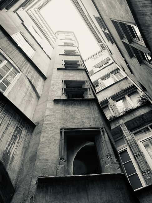 Lyon: Private Walking Tour of "Traboules" in the Old Town - Timing and Walking Pace: 150 Minutes That Feel Like a Real Stroll