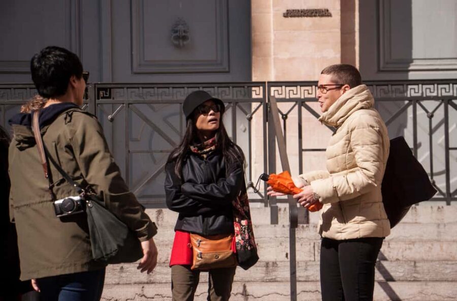 Lyon: Secret Food Tour - Crossing the Saône to Presqu’île for Monuments and Fountains