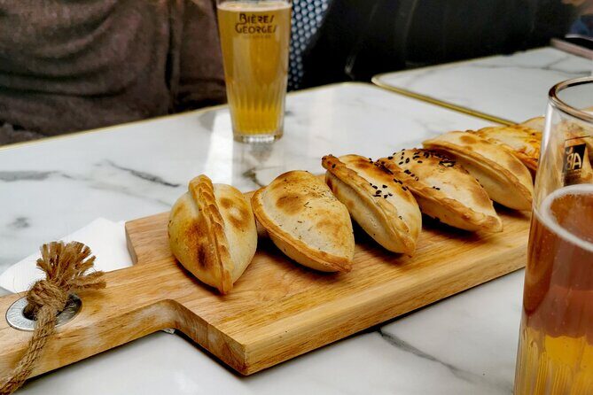 Lyon: Street Food Tour - Place des Terreaux and the mural moment: Fresque des Lyonnais