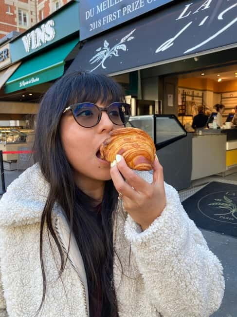 Lyon: Ultimate Bakeries, Chocolate and Pastries Food Tour - Getting started: Fontaine Saint Jean and the yellow umbrella