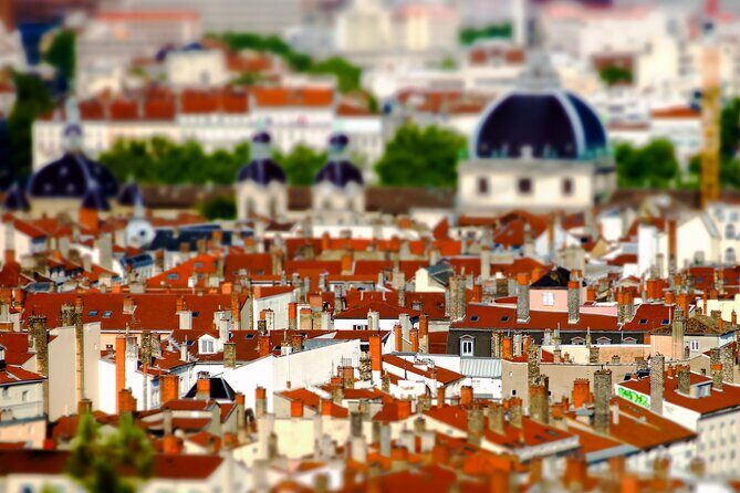 Lyon UNESCO: Private walking tour - Meeting at Place Saint-Jean: getting your bearings fast
