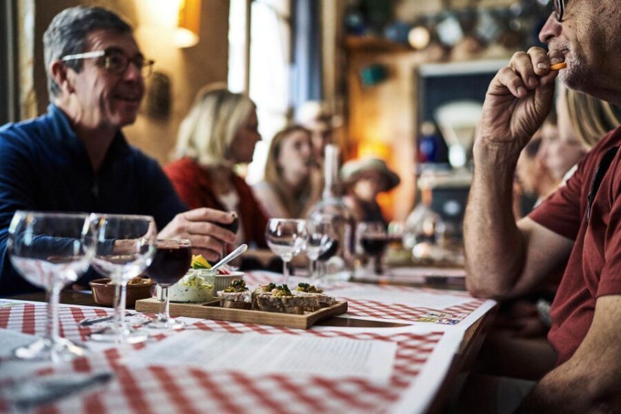 Lyon: Vieux Lyon Food Tasting Walking Tour - How the Guides Turn Food Into a Lyon Story