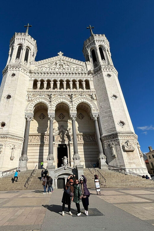 Lyon : Visit Lyon on a private half-day tour with a driver - Tesla comfort and group size: why the transport setup is part of the value