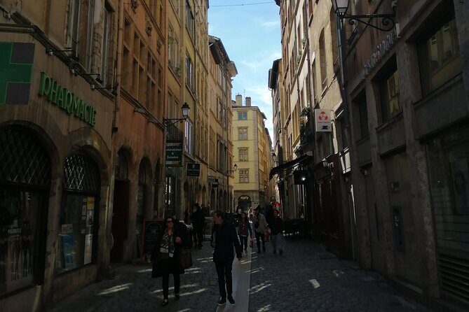 Old Lyon Private walking tour - Cathédrale Saint-Jean-Baptiste: the calm start before the secrets