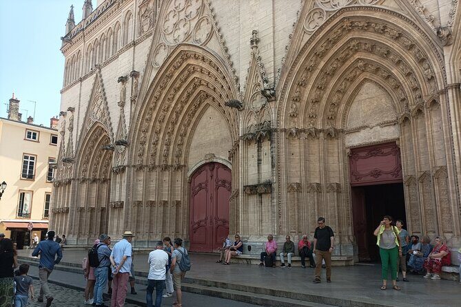 Private guided tour of Lyon - 3 to 4 hours - Meeting point and pickup: start easy, end where you began