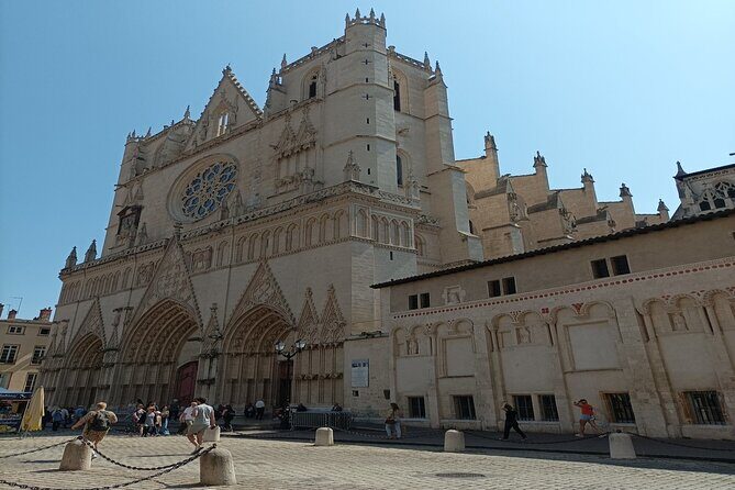 Private guided tour of Old Lyon with your official tour guide ! - Start at Cathédrale Saint-Jean-Baptiste: where the atmosphere sets the tone