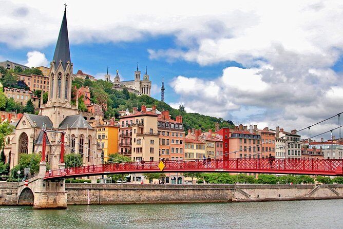 Private Transfer: Lyon Airport LYS to Lyon City in Luxury Van - The waiting game: 60 minutes free with flight tracking