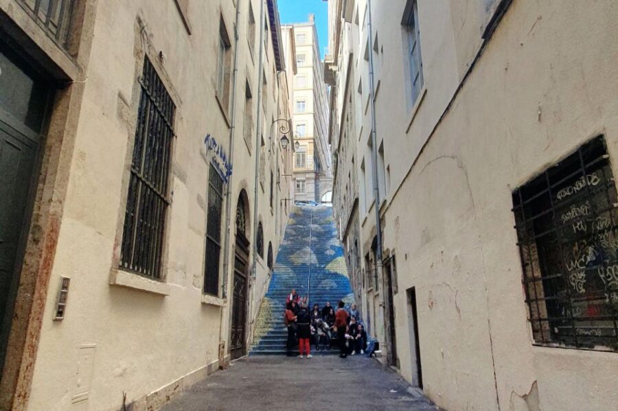 Storytelling tour of Croix-Rousse in French - Where You Meet and How You Get Oriented