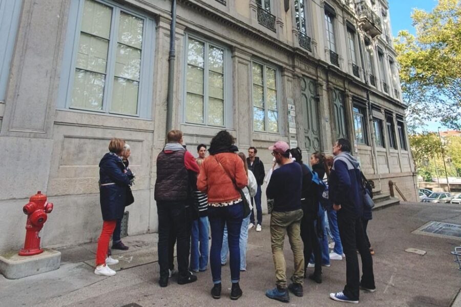 Storytelling tour of Croix-Rousse in French - What You Learn About Silk, the Canuts, and the Revolt’s Origins