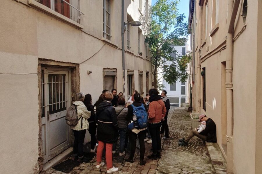 Storytelling tour of Croix-Rousse in French - How the Acting Style Changes the Tour Experience