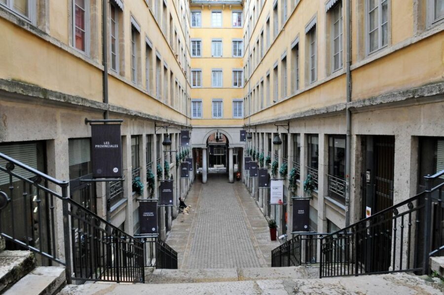 Storytelling tour of Croix-Rousse in French - Stairs and Shoes: The Practical Checklist You’ll Actually Use