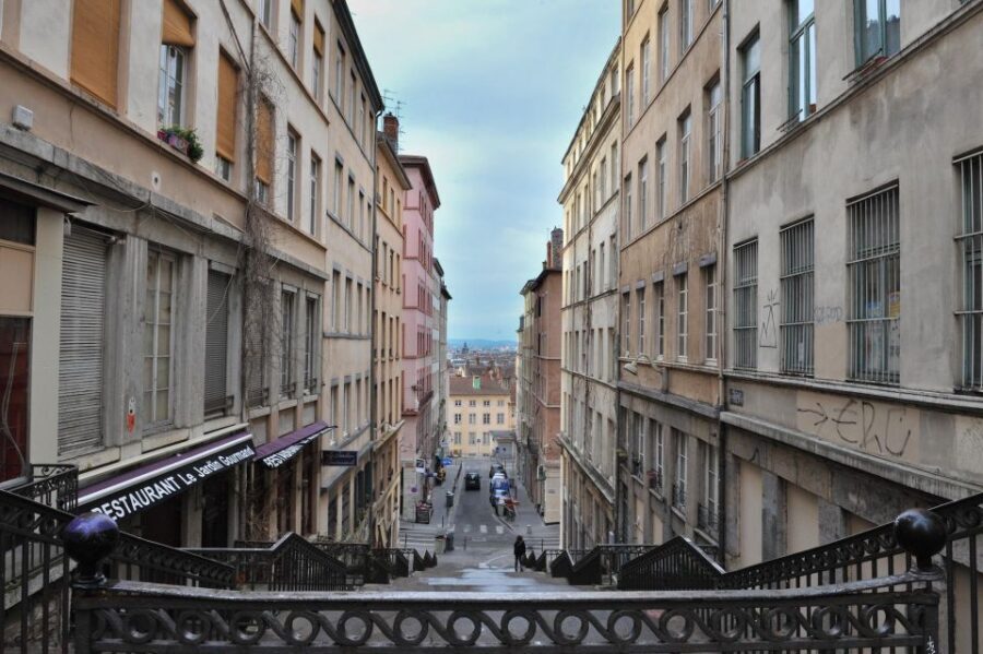 Storytelling tour of Croix-Rousse in French - Croix-Rousse Slopes and the Traboules Maze on Foot