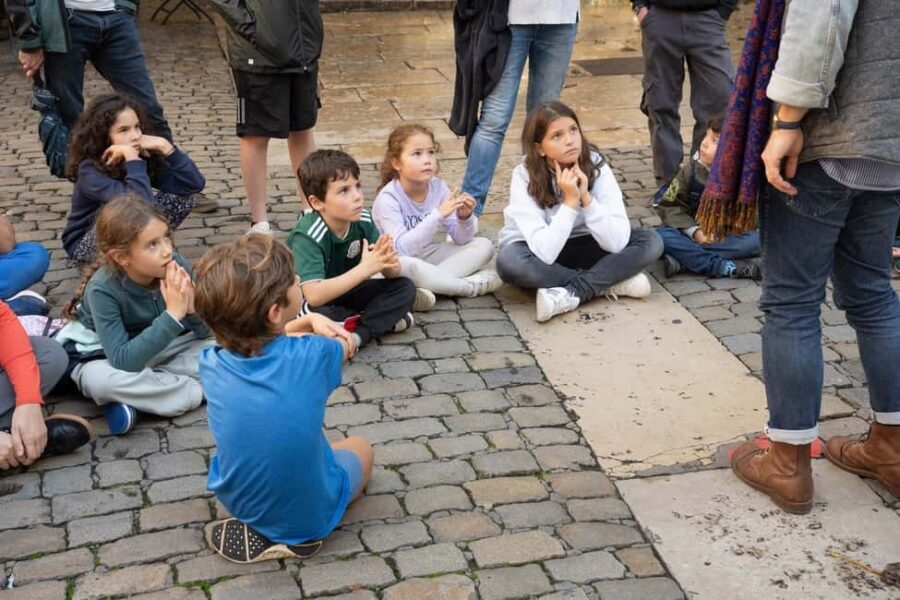Storytelling tour of the Vieux-Lyon for children in French - Price and value for a 90-minute actor-led experience