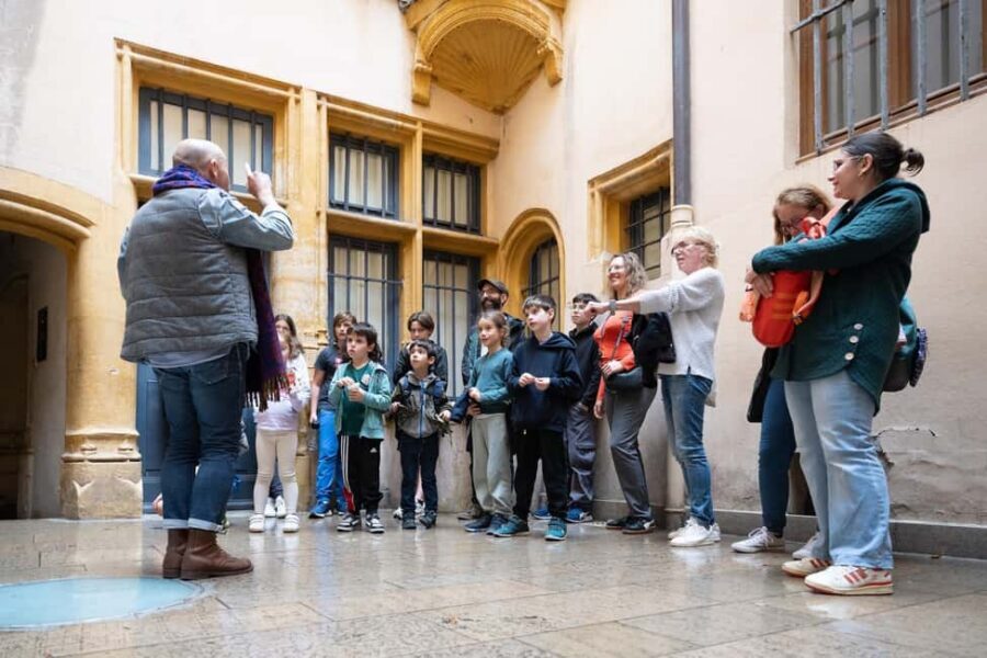 Storytelling tour of the Vieux-Lyon for children in French - Who this storytelling tour suits best