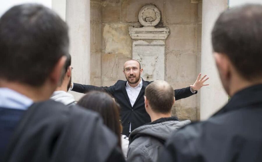 Storytelling tour of the Vieux-Lyon in French - Traboules: Hidden Passageways That Make the Story Click